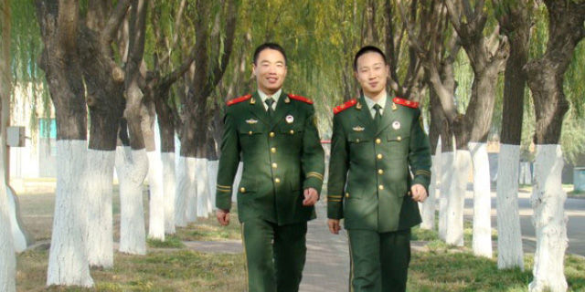 勞動(dòng)創(chuàng)造幸福未來(lái)，風(fēng)琴防護(hù)罩生產(chǎn)廠家祝祝你胸前戴紅花！